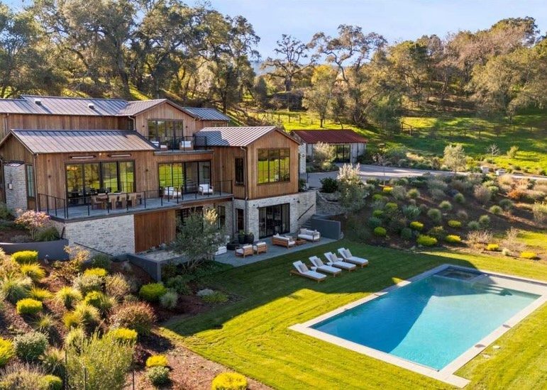 Woodside has stronger lots and privacy than most of Menlo Park and Palo Alto. More exclusive too.

The price difference stopped being the difference a long time ago.
