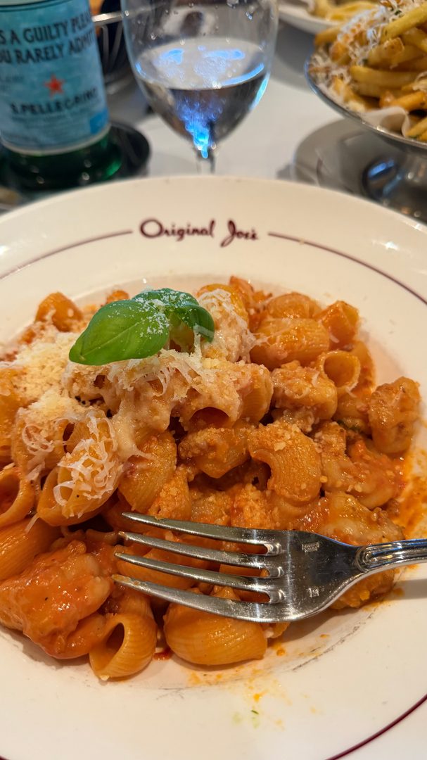 Visiting San Francisco and not sure where to eat? Save Original Joe’s in North Beach. It’s one of my go-to spots when I’m in the city, and yes, get the fries. 🍟 Spicy rigatoni is always a must! 