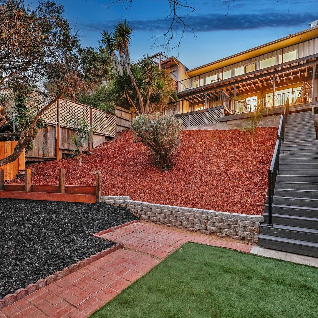 Just listed in Miraloma Park - 3 beds, 2 baths, extensively renovated with panoramic views!
.
.
. 
#justlisted #realestate #sanfrancisco #agentsofcompass #sfrealestate