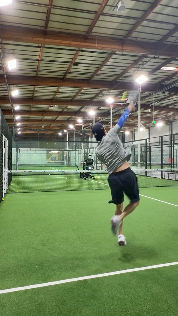 Where work (behind the work) gets done. 

8 hours a week -> 
rest, focus, grind, get better, compete, charge and recharge. 

In a sport that is about precision and no unforced errors, this shot is “frowned upon”, it’s too deep for power, but we’re putting it in the bag. 

I wanted to play padel for such a long time, thankfully found an amazing family of a club - @parkpadel - just minutes away and it’s been more than I could have hoped for! 

Stay tuned for more this weekend! 

#padel #deepsmash #smash #practice #habits