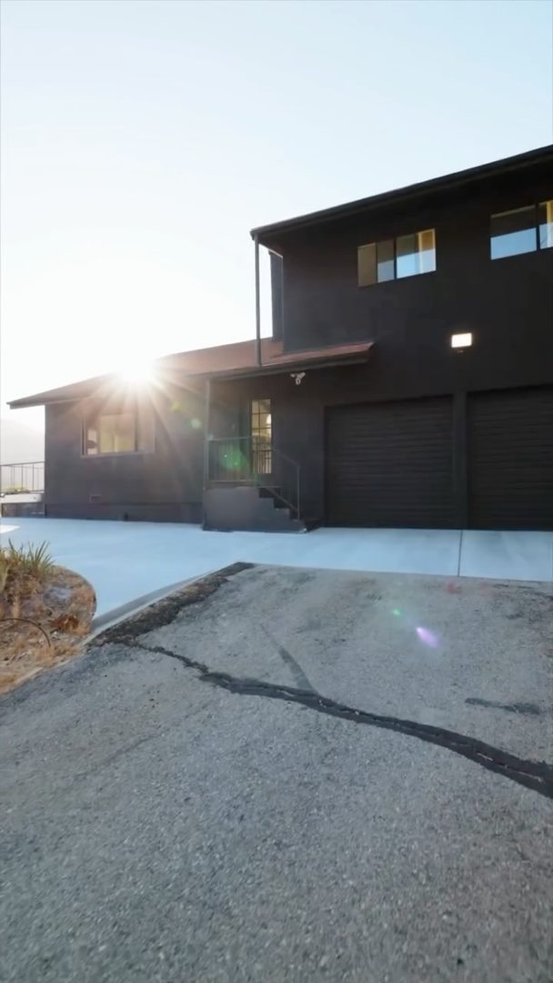 Get out of the city and into the countryside. Welcome to Green Valley, Ca
@sunnyknarang @therise.group 
📍38735 San Francisquito Canyon Road, Santa Clarita, CA  91390
Listed by: Mark Hermann 
@realbrokerage 
#realestate #homeshopping #housingmarket #zillow #realestatenews