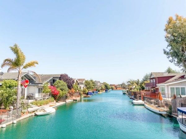 In the Hamptons, these waterfront homes would be aspirational.

In the Bay, it’s just a detail that one will come to live with.
Same features. Different frame of mind.