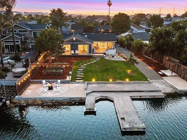 In the Hamptons, these waterfront homes would be aspirational.

In the Bay, it’s just a detail that one will come to live with.
Same features. Different frame of mind.